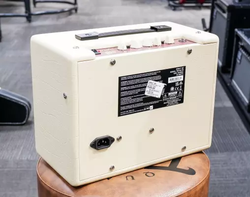 Blackstar Amplification - Debut 15E Practice Amp 2